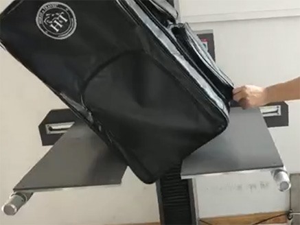 凯泽蜂巢框装进成品袋自由落体测试 